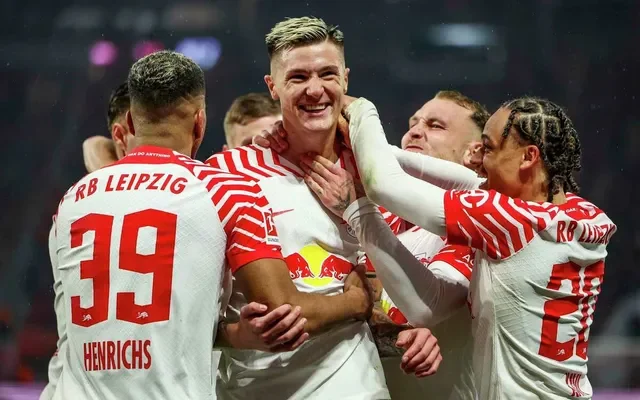 Cầu thủ RB Leipzig ăn mừng chiến thắng lịch sử tại Champions League